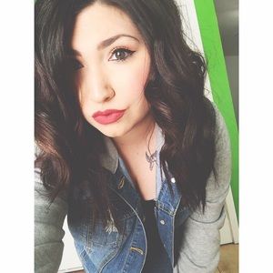 Meet your Posher, Alexis